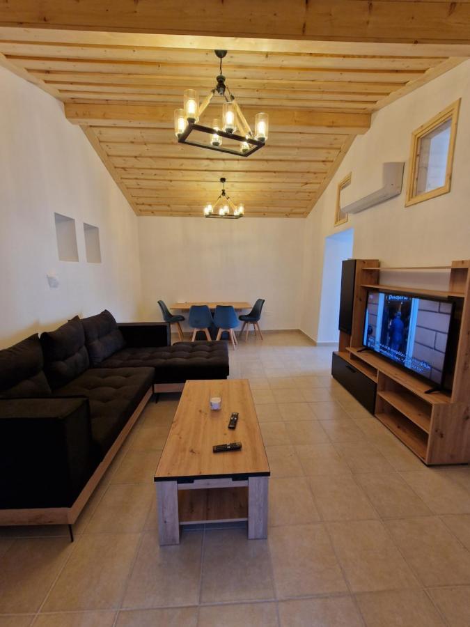 아그로스 Aprosmeno Jacuzzi House 4 아파트 외부 사진